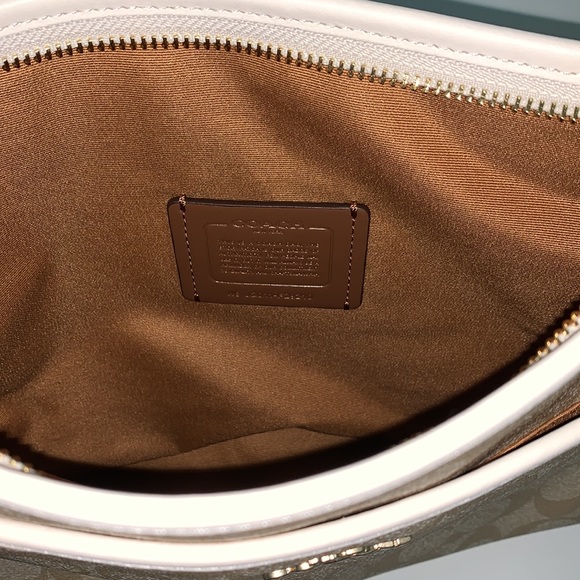 Coach Large Crossbody - Picture 6 of 7